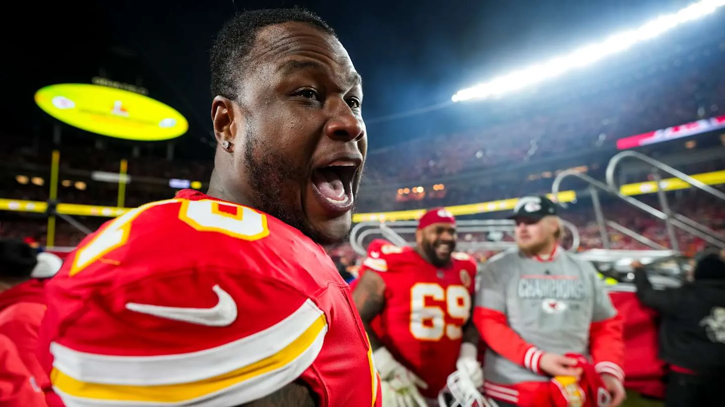 D.J. Humphries Akhirnya Tanda Tangan Setelah 49ers Menghilang dan Chiefs Beralih.
