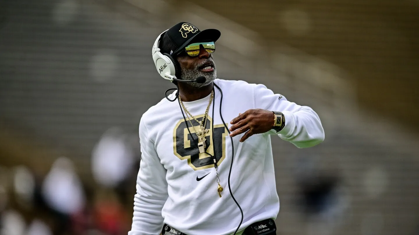 Deion Sanders Katakan Semuanya Baik-Baik Saja Saat Ia Menangani Masalah Kesehatan