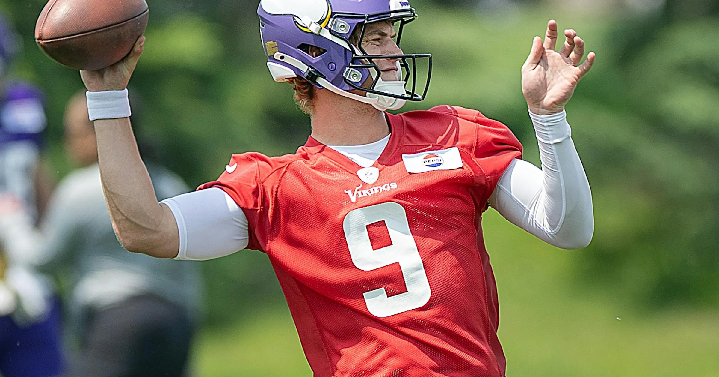 J.J. McCarthy Tinggalkan Minicamp Vikings 'Di Tempat yang Tepat,' Berencana Belajar di Musim Panas